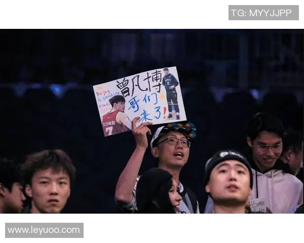 蔡老板昨晚与曾凡博击掌鼓励并嘱咐教练多给予他上场机会 蔡老板昨晚与曾凡博击掌鼓励并嘱咐教练多给予他上场机会