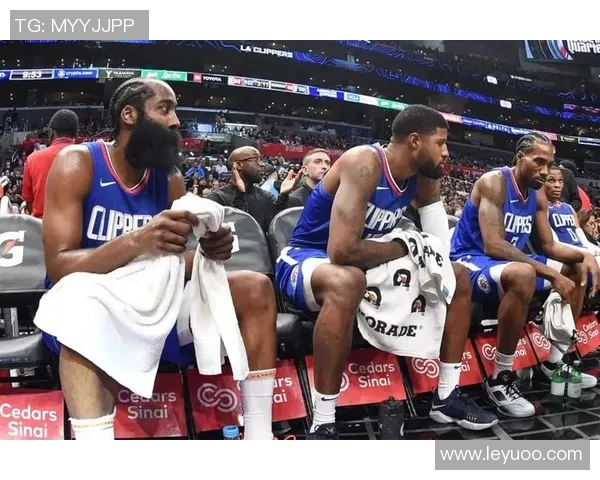 小卡与老詹的快船湖人一年前的荣耀与如今的困境形成鲜明对比 小卡与老詹的快船湖人一年前的荣耀与如今的困境形成鲜明对比