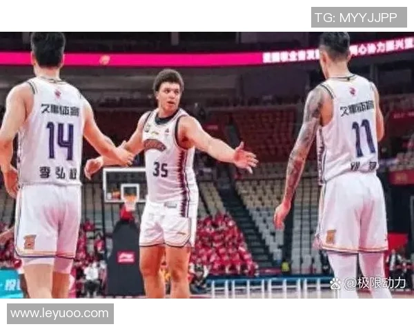 洛夫顿疯狂表现6投5中砍下25分8篮板5助攻罚球20次命中13次